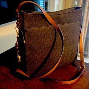 Michael Kors Jet Set Crossbody